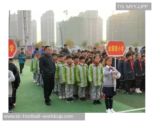 速写足球明星的风采与传奇故事展现球场内外的激情与梦想